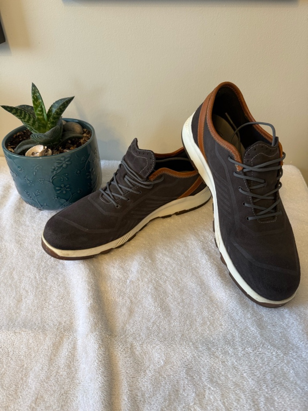 Hanwag casual men’s sneaker, size 11.5 / eu 45